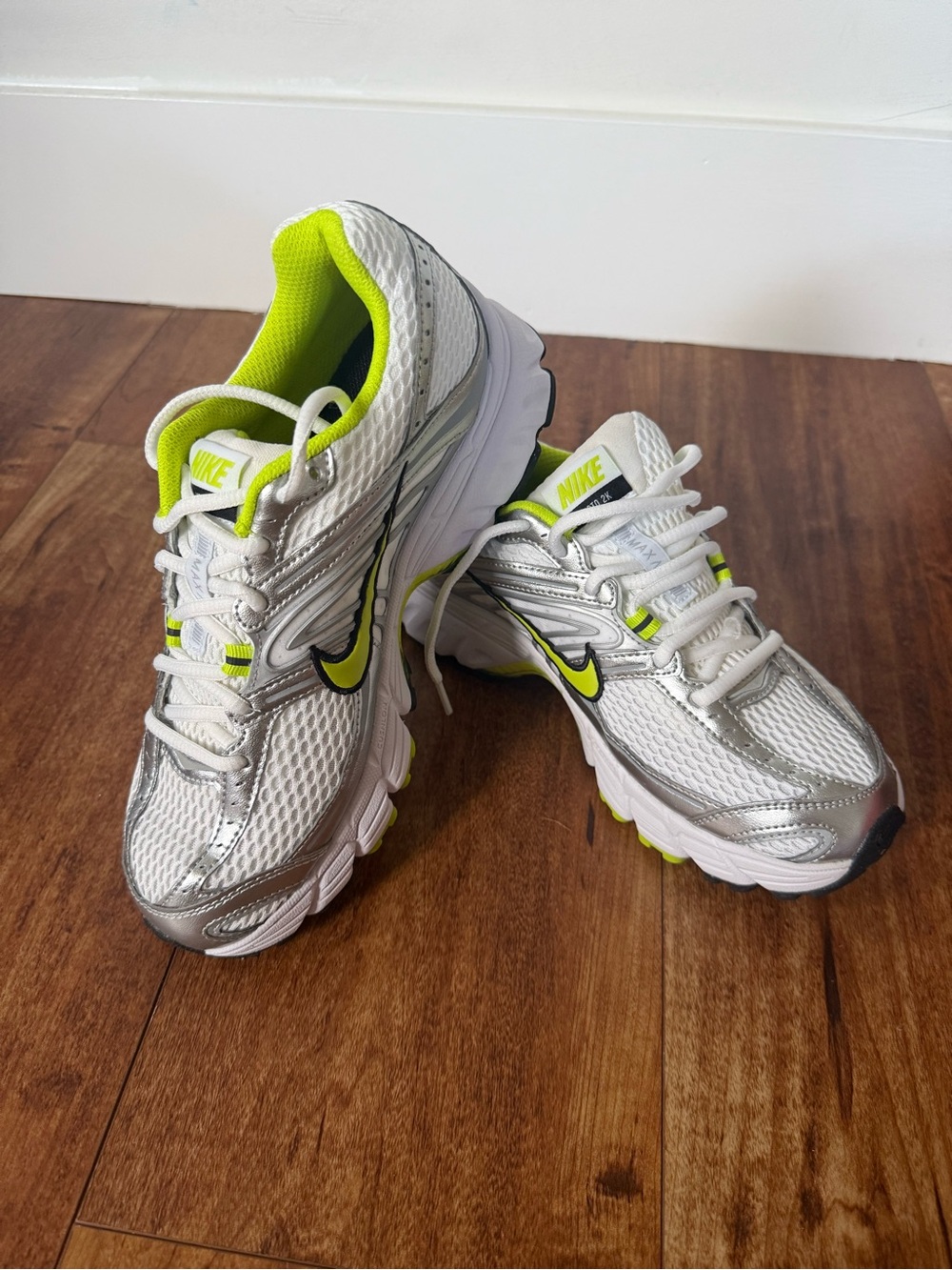 Womens AirMax moto 2K